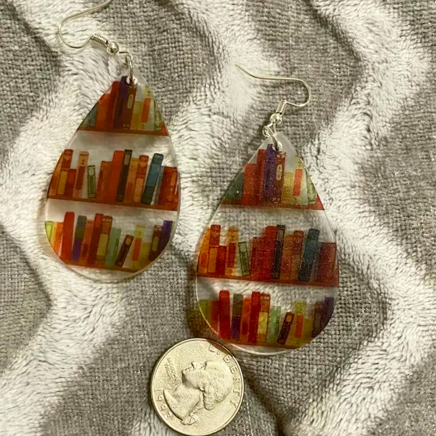 Bookshelves drop earrings